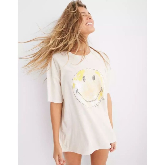 Aerie Smiley Graphic Distressed Oversized Boyfriend T-Shirt - Picture 1 of 10